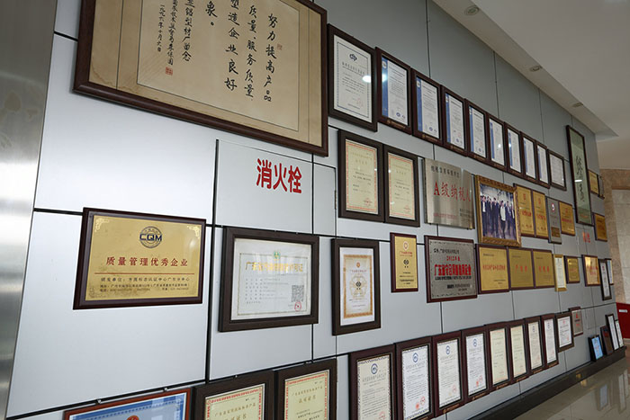 中亞鋁型材廠家辦公樓-證書墻-工業鋁型材生產廠家