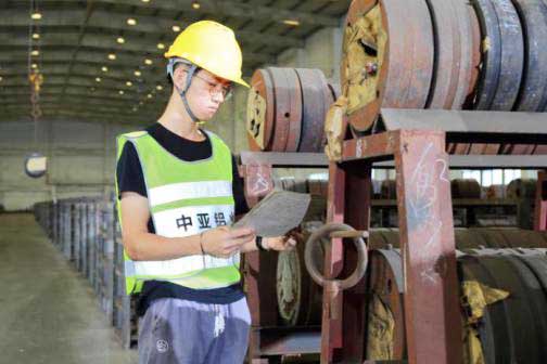 鋁型材開模定制模具車間-工業鋁型材生產廠家